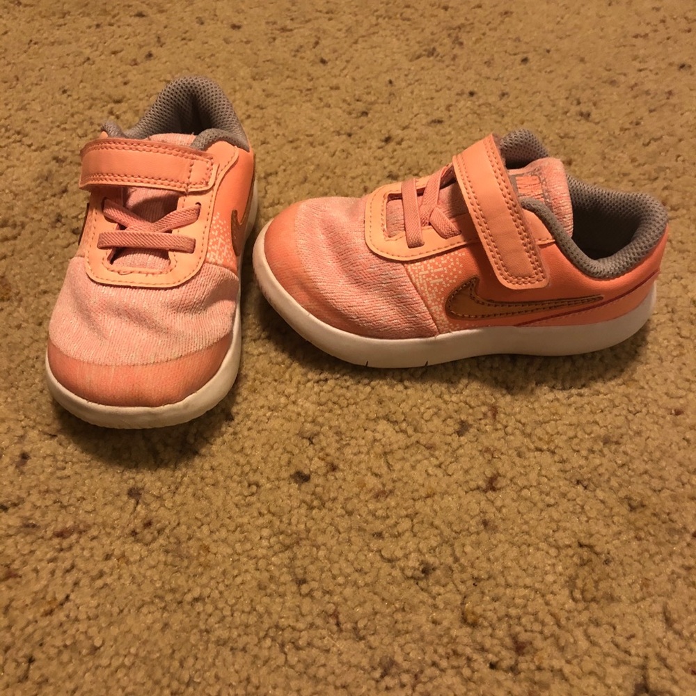Toddler size 8 Nike tennis shoes